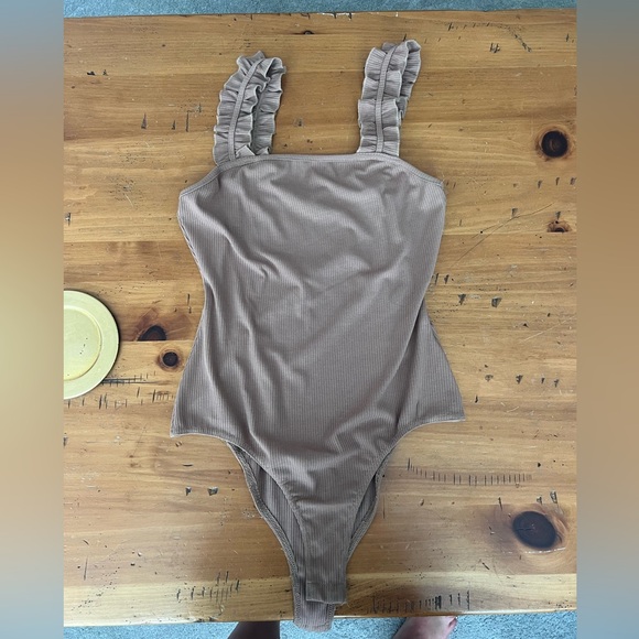 Ruffle bodysuit - Picture 1 of 2